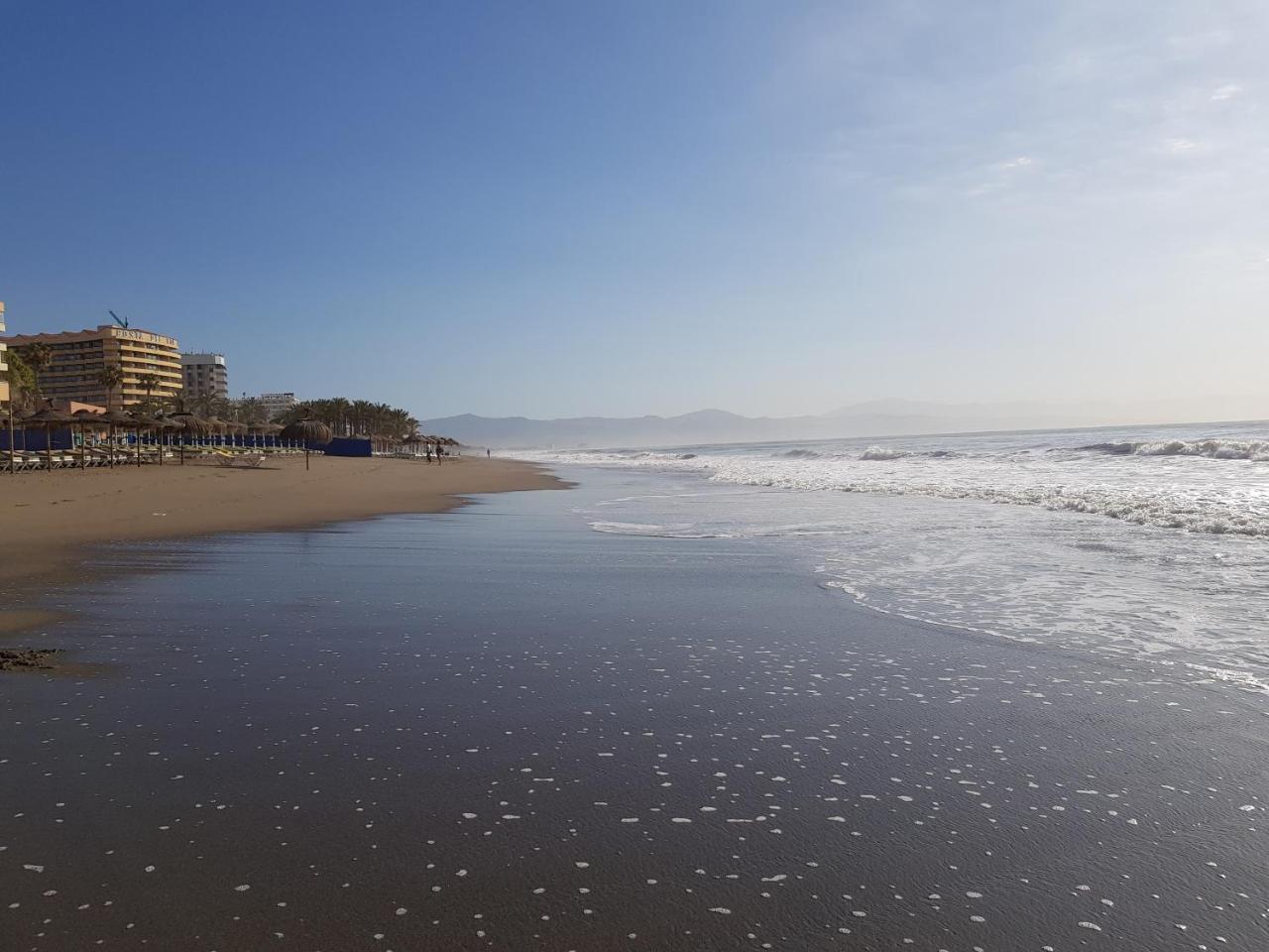 Lujoso Duplex En La Playa Con Vistas Al Mar Lejlighed Torremolinos Eksteriør billede